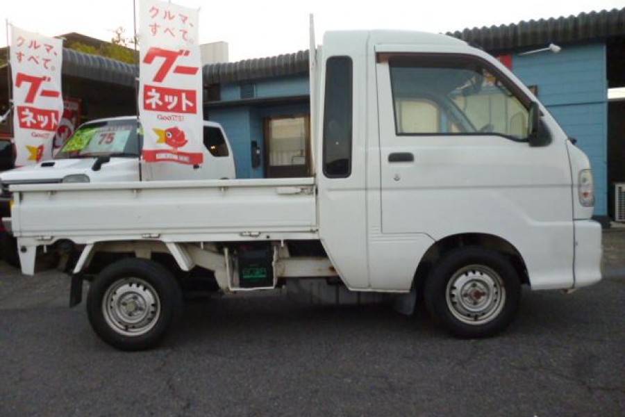 Daihatsu Hijet Mini Truck vs. Pickup Trucks Which One Should You Choose?
