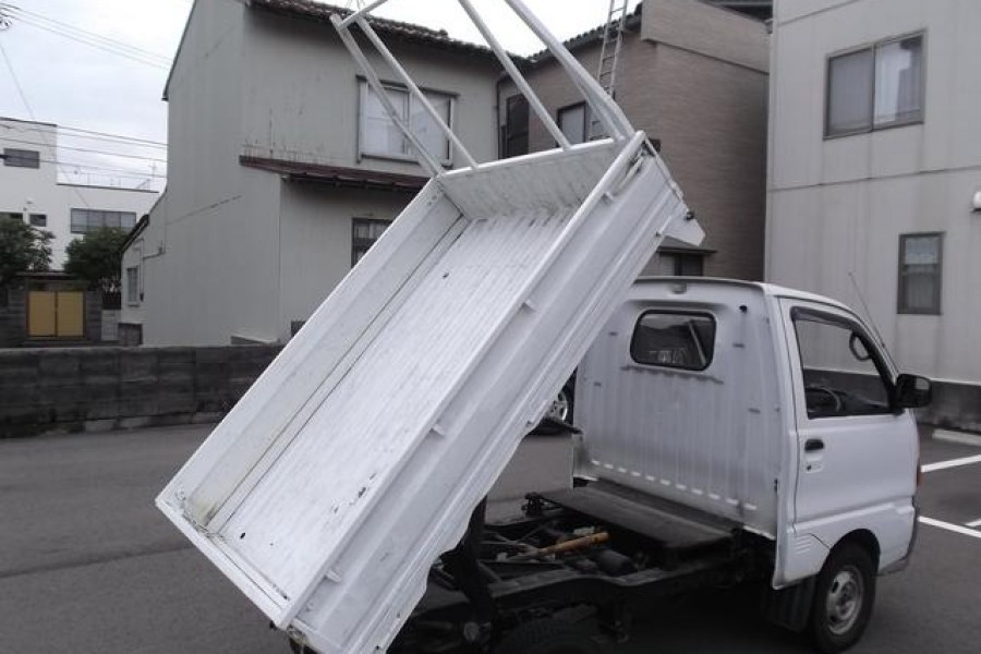 Kei truck sold directly by the owner might have price fluctuations, while the mini trucks on Auction might be cheap depending on the reason for the Auction
