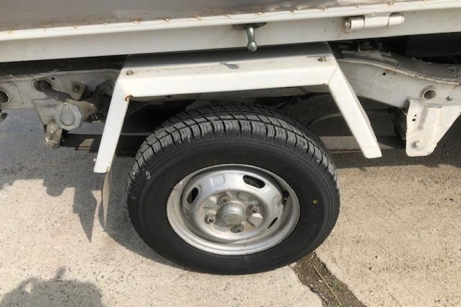 truck tires wearing out on one side